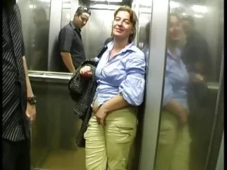 Разведенная hottie хочет трахнуть Boy Cock