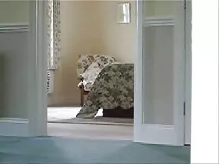Нарушает свою мачеху за то, что она очень тяжелая сука
